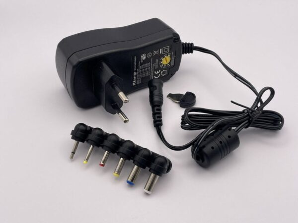 Universal Stecker-Schaltnetzteil, 9V bis 24V / 1A